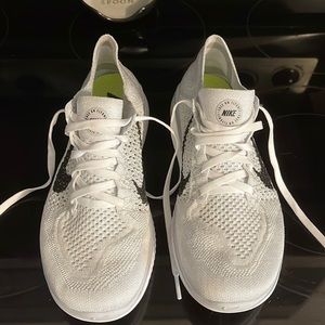 Womens Nike free size 8.5 EUC